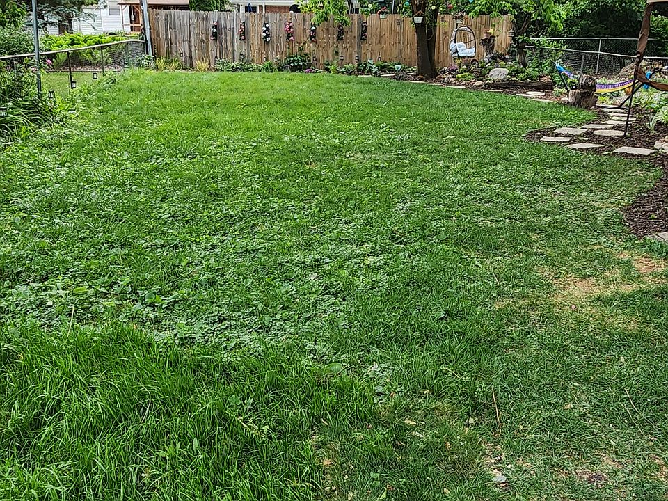 2nd image of 858 Jeannette St #1