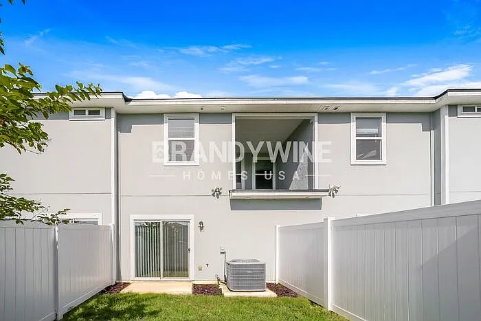 558 Kit St — Photo 25