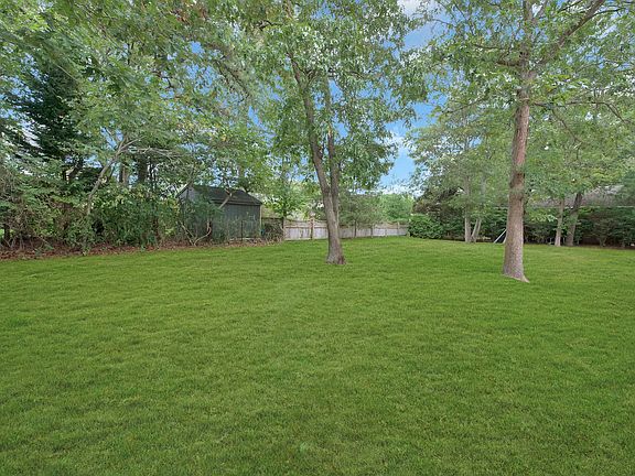 4th image of 17 Country Ln