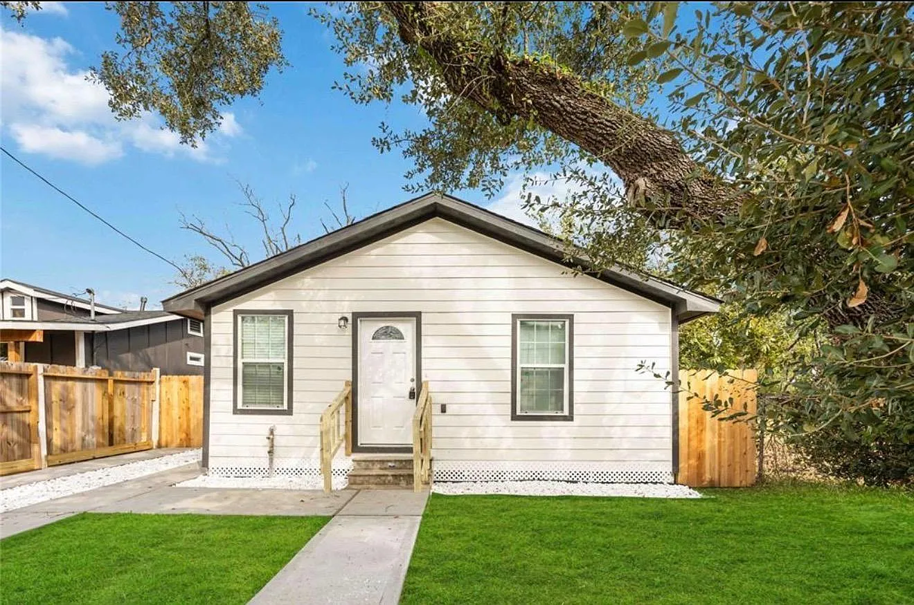 3 bed, 2.0 bath, 1800 sqft, $1,800 — Photo 2