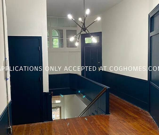 207-208 Adamson Sq #A — Photo 2
