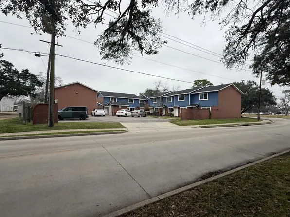 1904 Mustang Rd, Alvin, TX 77511