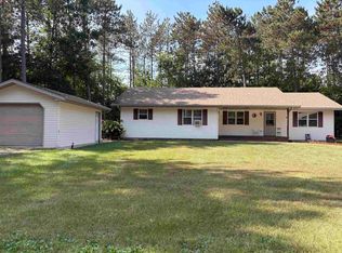 W6490 Pineland Dr, Wild Rose, WI 54984