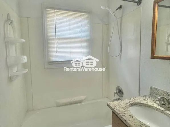 510 N 6th Ave E APT 2, Newton, IA 50208