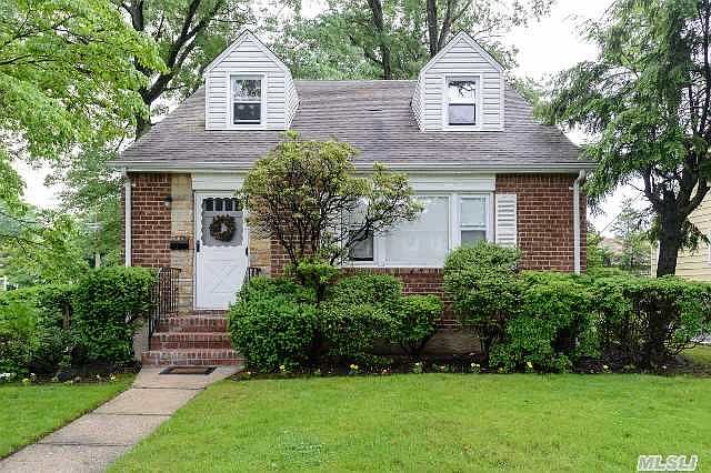 1st image of 54 Chestnut St