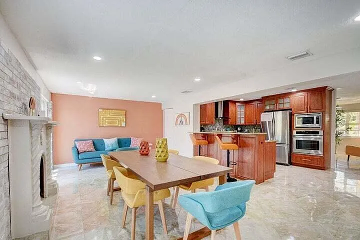 4 bed, 3.0 bath, 2200 sqft, $5,300 — Photo 3