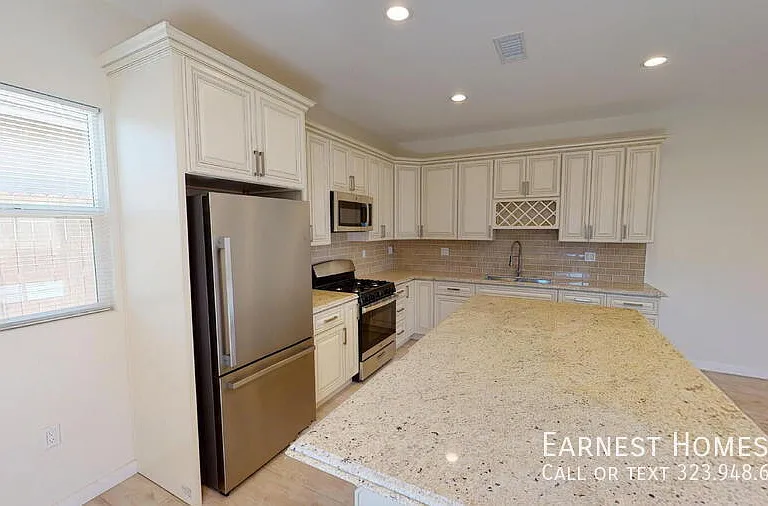 7252 Glade Ave — Photo 4