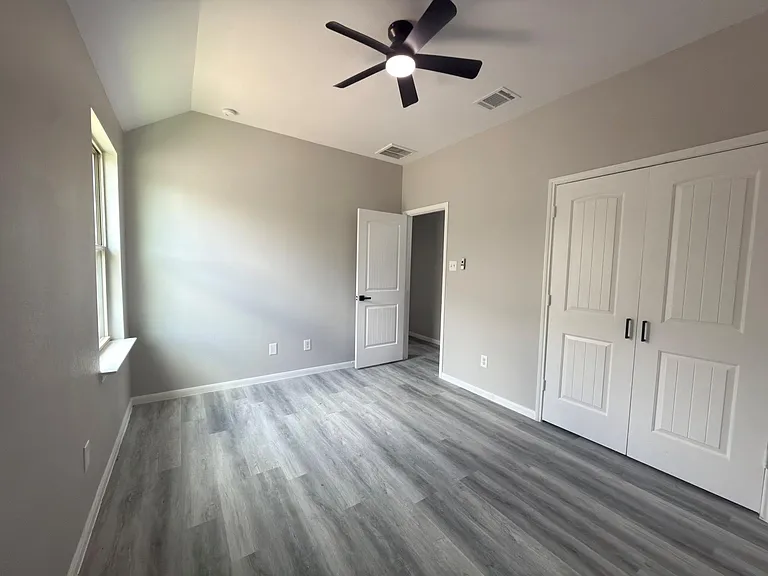 9413 Savannah Holly Dr — Photo 11