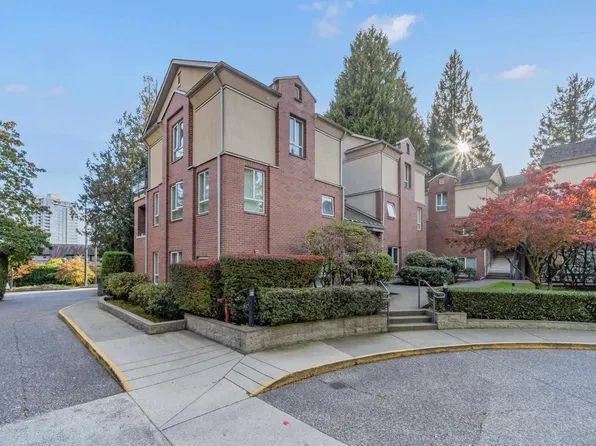 7077 Beresford St #5, Burnaby, BC V5E 4J5