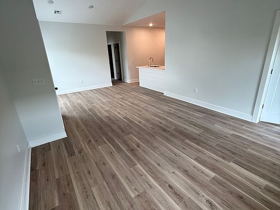 5th image of 5304 Rolly St #200