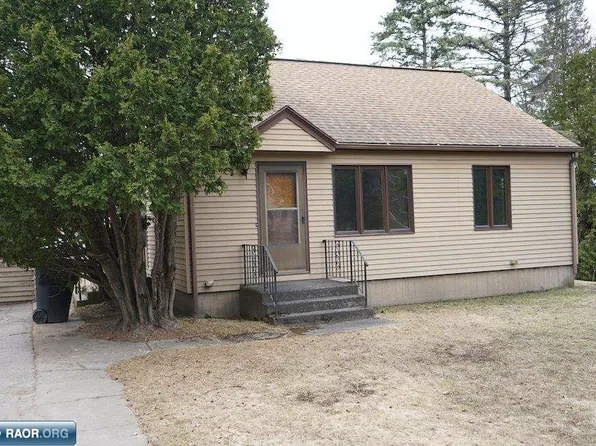 20 Merritt Dr, Virginia, MN 55792