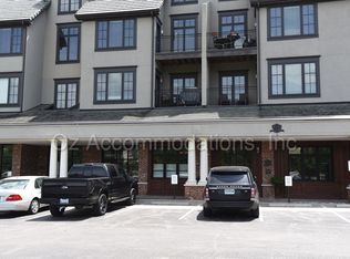 10531 Mission Rd #215, Leawood, KS 66209