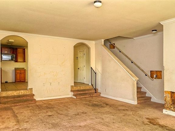 3rd image of 2112 Benton St
