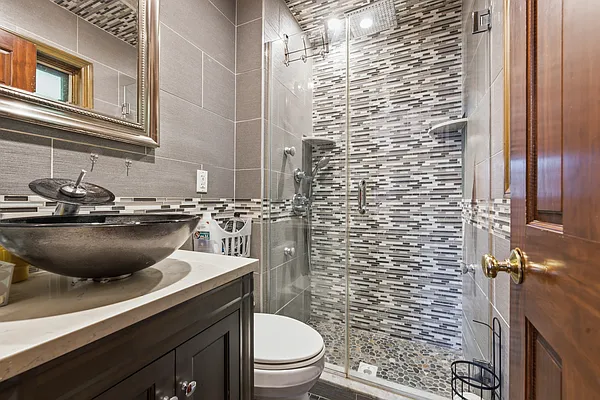 Bathroom, photo 2