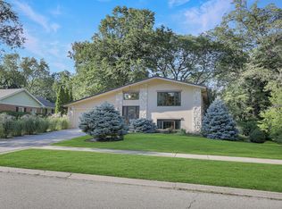236 Monument Ave, Barrington, IL