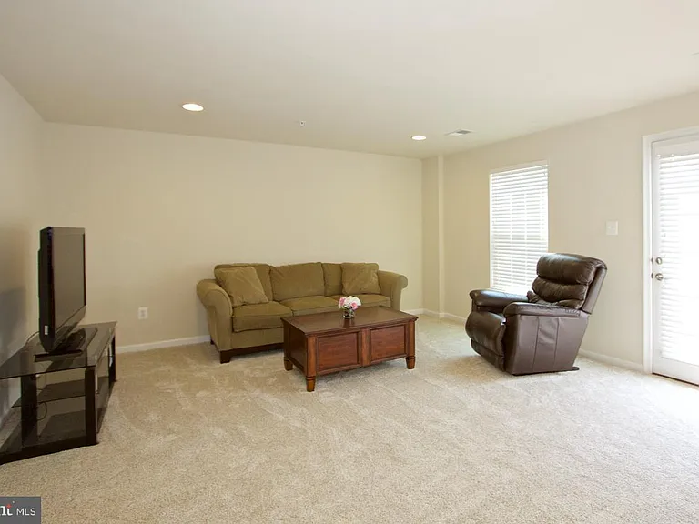 1050 Wisdom Ct — Photo 17