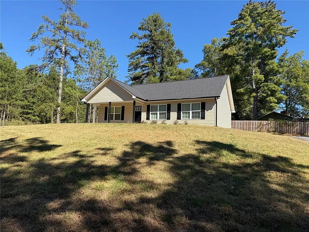 3 bed, 2.0 bath, 1178 sqft, $2,000 — Photo 4