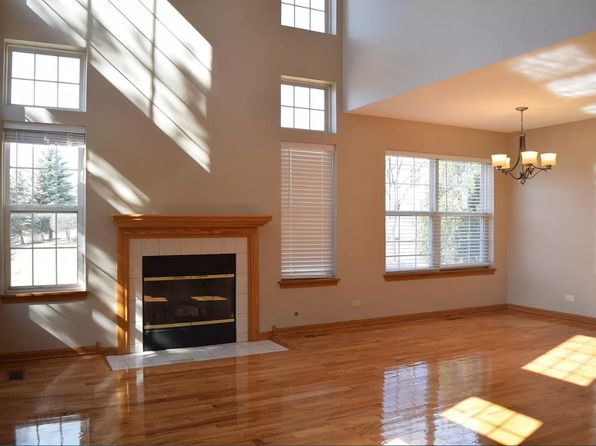 2803 Borkshire Ln, Aurora, IL