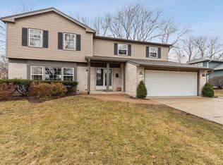 6S221 New Hope Rd, Naperville, IL 60540