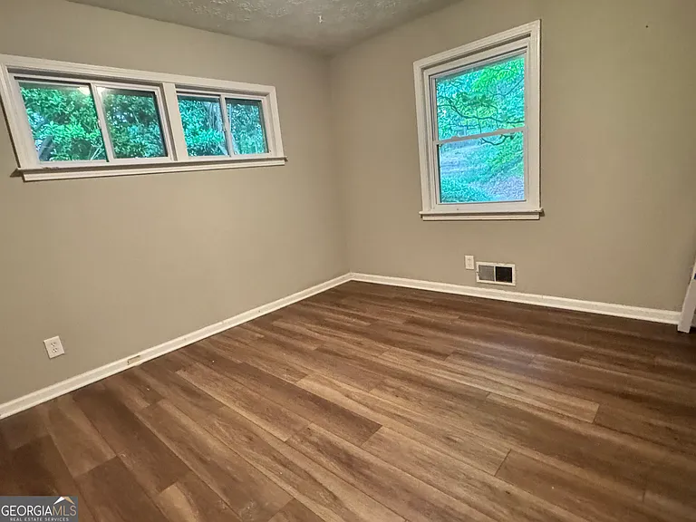 452 Windsor Dr SW — Photo 7