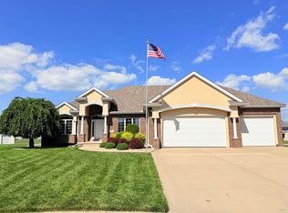 906 Rockwood Ct, Sergeant Bluff, IA 51054