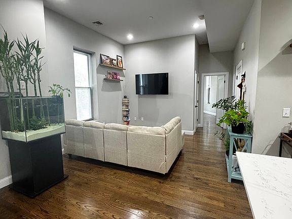 2nd image of 14 Rockland St #2