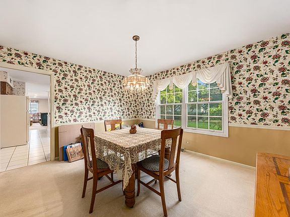 4th image of 908 Williamsburg Dr