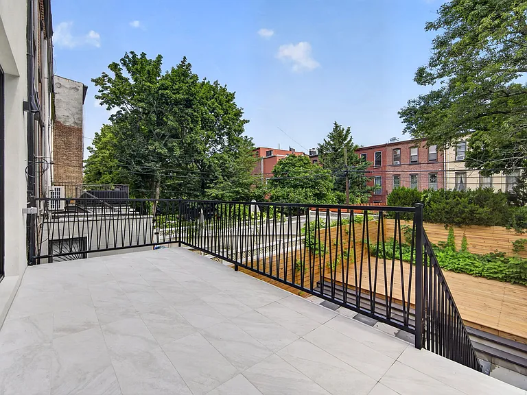 552 Macon St #2 — Photo 6