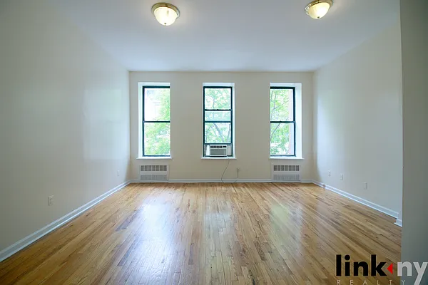 Rented by Link NY Realty | media 9
