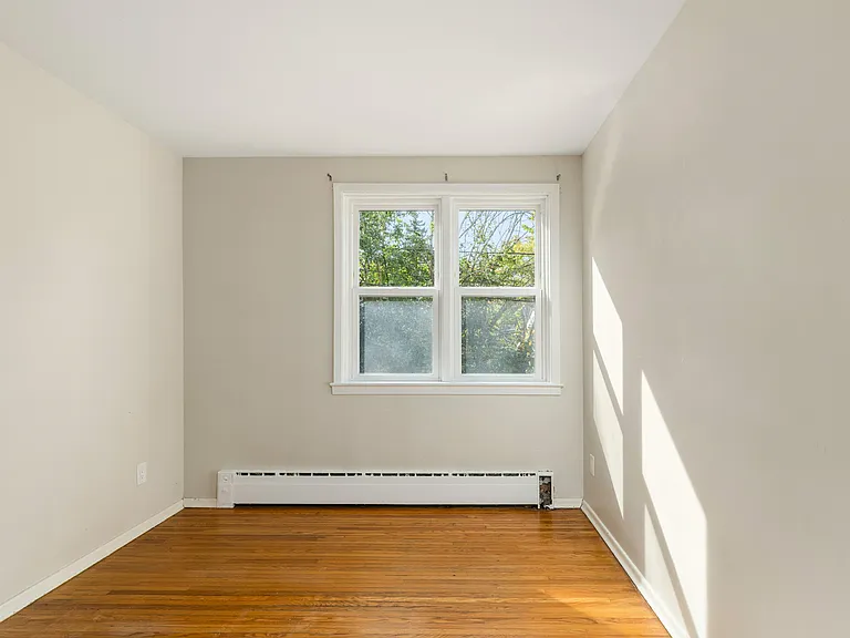 261 College St — Photo 20