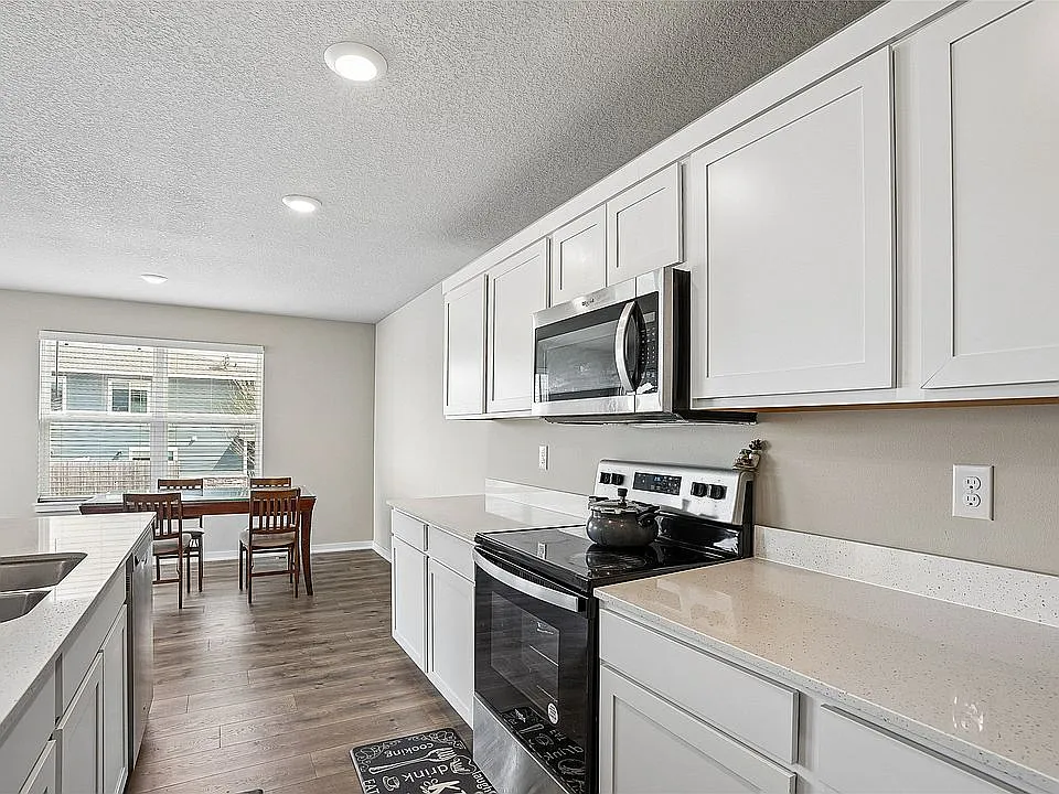 4 bed, 1798 sqft, $2,375 — Photo 3