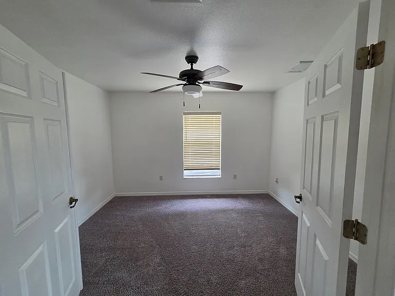 10483 Pendleton Ave — Photo 9