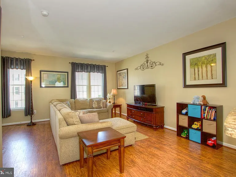 1050 Wisdom Ct — Photo 8