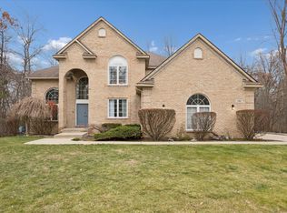 1985 Christopher Ct, West Bloomfield, MI 48324