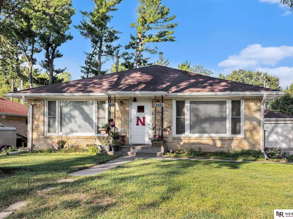 611 S 46th St, Lincoln, NE 68510