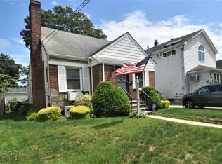 189 N Cottage St, Valley Stream, NY 11580