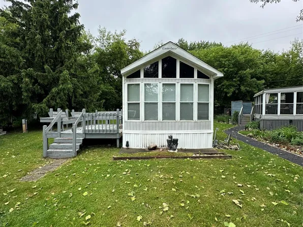 10001 E Goodall Rd #30, Durand, MI 48429