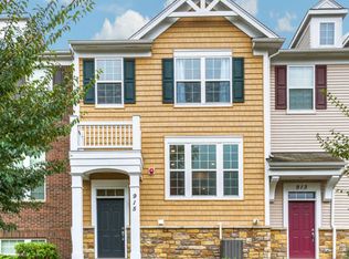 915 E Hamlin Ln, Arlington Heights, IL 60004