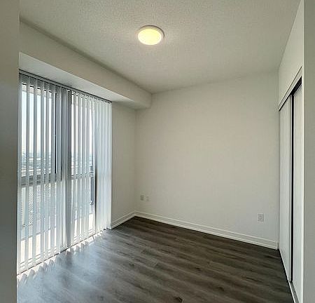 5th image of 28 Interchange Way #1707