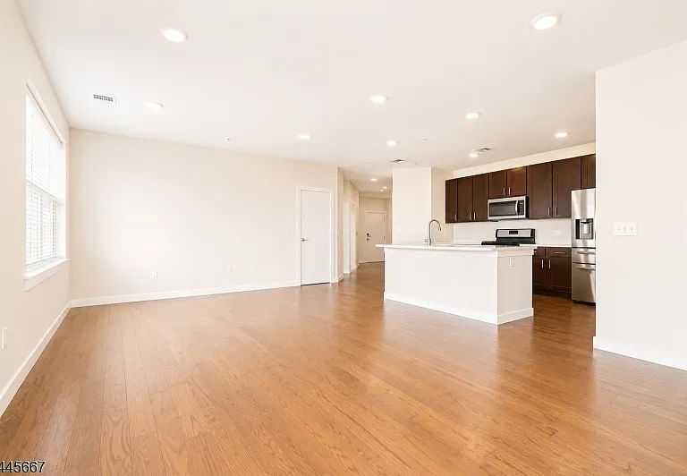 723 Lorhan Dr — Photo 14