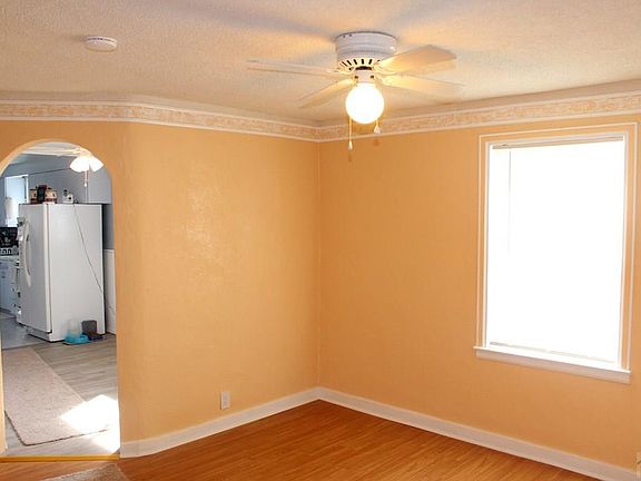 2nd image of 824 Belmont Ave