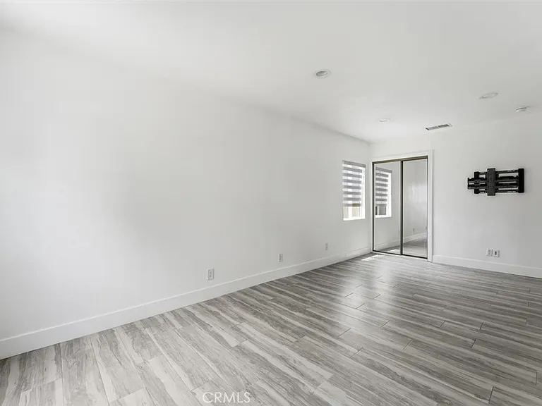 709 Warren Ln — Photo 25