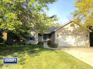 37 Holiday Dr, Somonauk, IL 60552