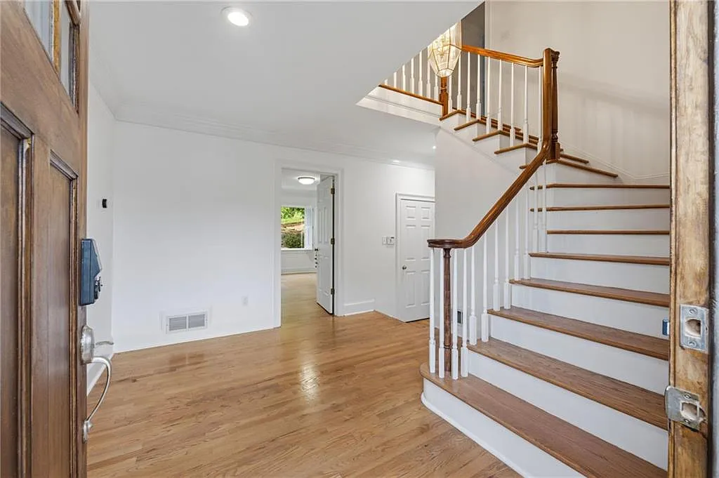 5 bed, 3.5 bath, 3458 sqft, $5,000 — Photo 4