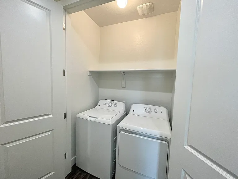 150 S Horne #106 — Photo 14