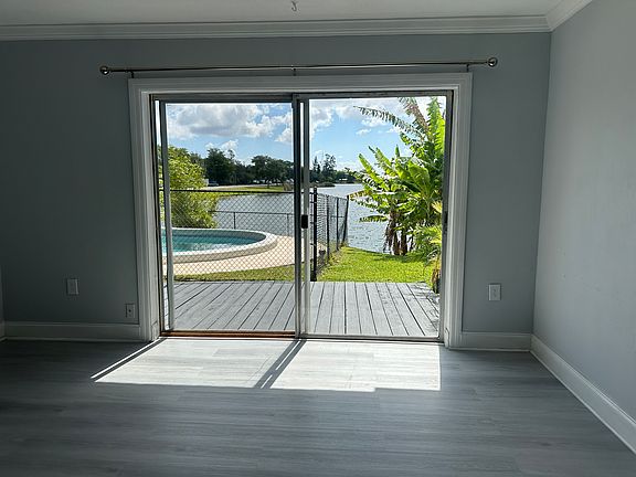 4th image of 4112 SW 61st Ave #18