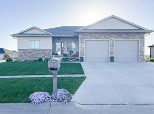 2213 Heather Ln, Aurora, NE 68818