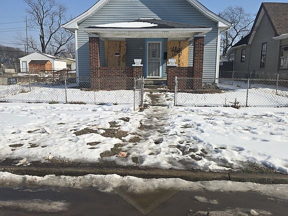 2nd image of 1115 S Sheffield Ave