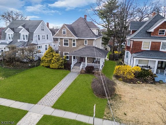 3rd image of 467 Summit Ave