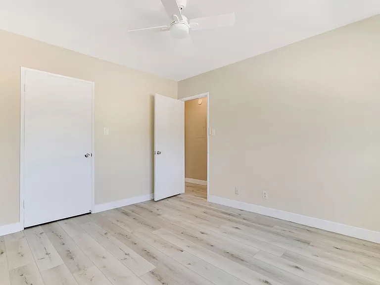 1690 E Hillcrest Dr — Photo 23